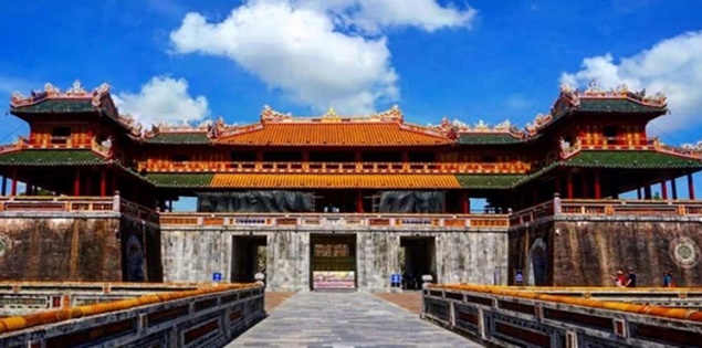 Cố đô Huế nói không với trang phục phản cảm trong không gian di sản