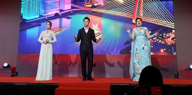Chuông vàng vọng cổ giữ gìn và phát huy di sản cải lương trong thời đại mới