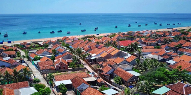 Ngôi làng ngói đỏ ven biển Việt Nam được đề cử "Làng du lịch tốt nhất thế giới"

