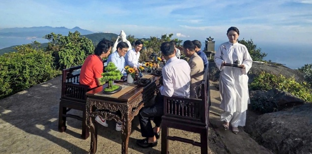 Ra mắt tour thưởng trà, ngắm thành phố như tỷ phú Bill Gates ở đỉnh Bàn Cờ