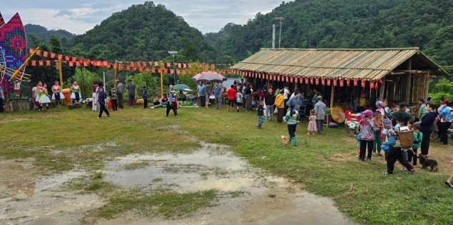 Chợ bản Lồng: Điểm check-in níu chân du khách trên đỉnh đèo Pha Đin huyền thoại