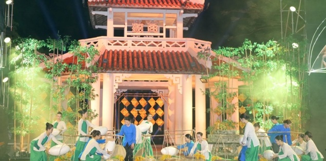Kể chuyện về bún bò Huế qua show diễn nghệ thuật